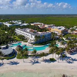 Resort Dreams & *****